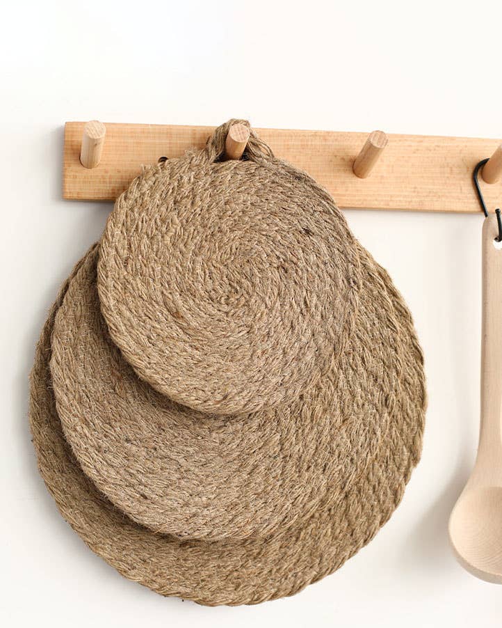 Round Woven Natural Trivets with Handle - Stone Hollow Farmstead